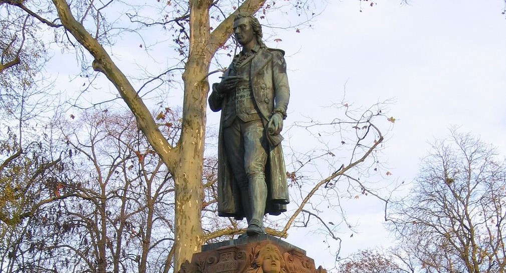 Eine Statue von Schiller